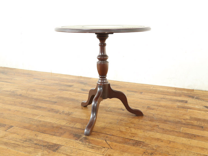 グリーン系のレザーがアクセントとなったコーヒーテーブル 80115