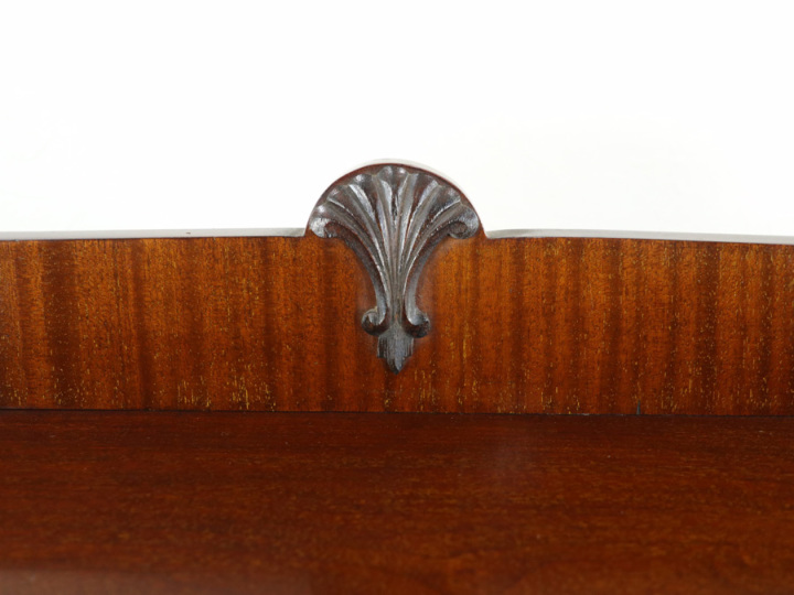 イギリスアンティーク家具らしい魅力いっぱい クロス張替済 ボウ