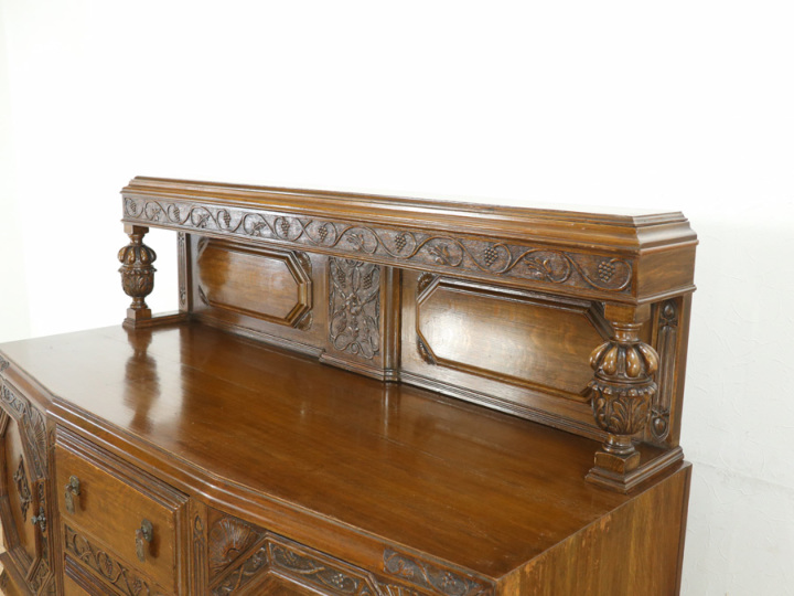 ブドウの彫刻 とブルボーズ イギリスアンティーク ダイニング8点セット