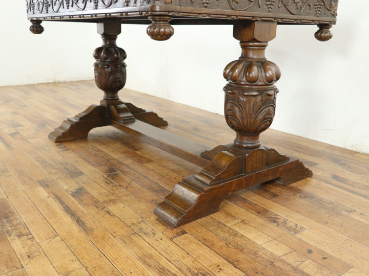 ブドウの彫刻 とブルボーズ イギリスアンティーク ダイニング8点セット