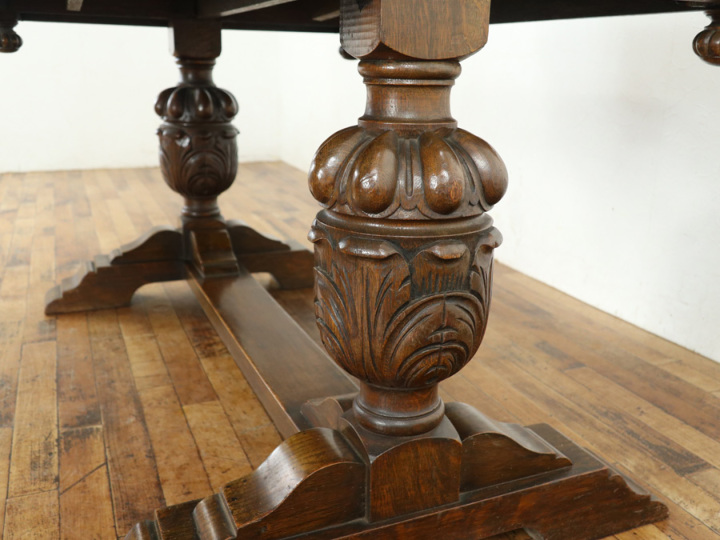 ブドウの彫刻 とブルボーズ イギリスアンティーク ダイニング8点セット