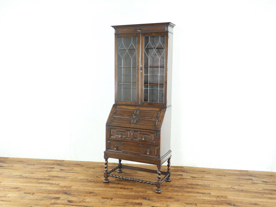 ステンドグラスにツイストレッグ イギリスアンティーク ブック