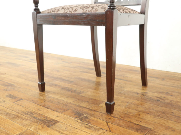 エドワーディアンの上品なデザイン 張替済アームチェア 80405b