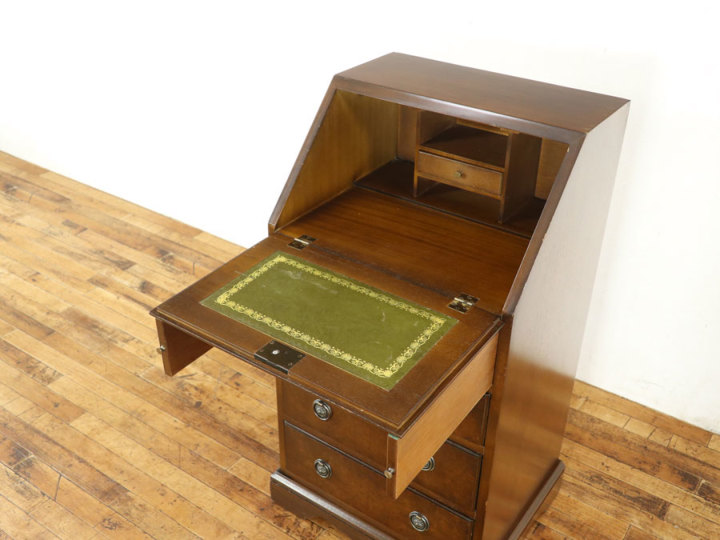 サイズと実用性も魅力 ライティングビューロー 80426 アンティーク家具