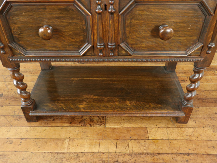 希少で実用的なお品 スモールカップボード 80494 アンティーク家具