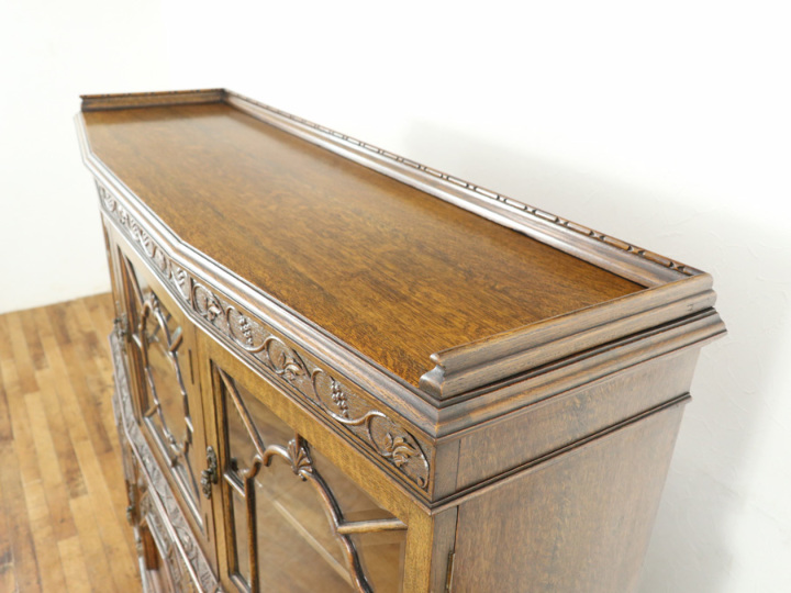 洗練された高級感 イギリスアンティーク キャビネット 80495