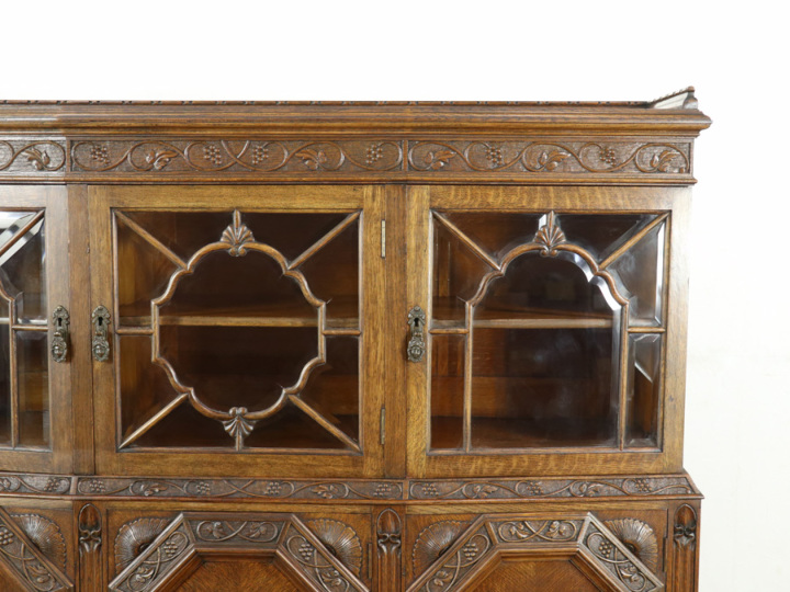 洗練された高級感 イギリスアンティーク キャビネット 80495