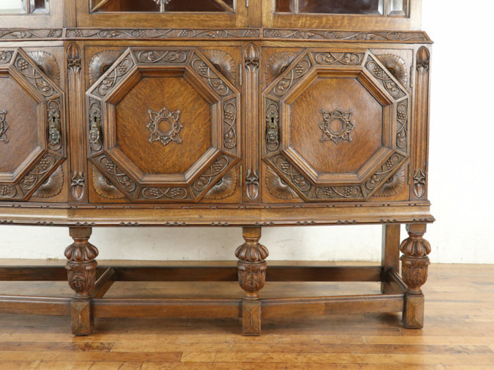 洗練された高級感 イギリスアンティーク キャビネット 80495