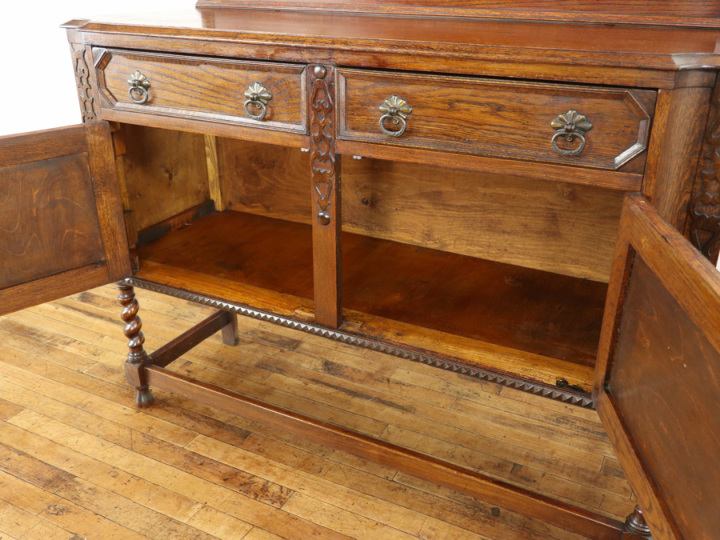 な*し様 アンティーク家具 サイドボード イギリス 特徴的なデザインと伝統的なデザイン イギリスアンティーク サイド