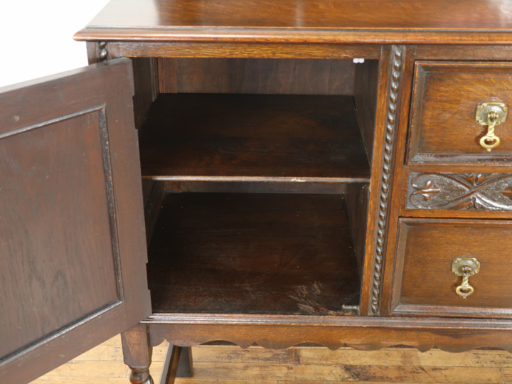 イギリスアンティーク家具です。 ミラーバックサイドボード 80522