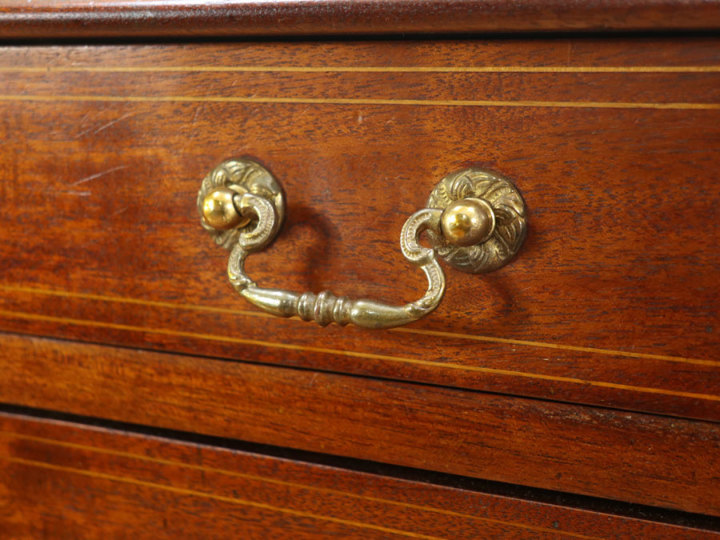 M♦イギリス製　アンティークファニチャー2段チェスト 細身サイズと上品なデザイン イギリスアンティーク チェスト 80537