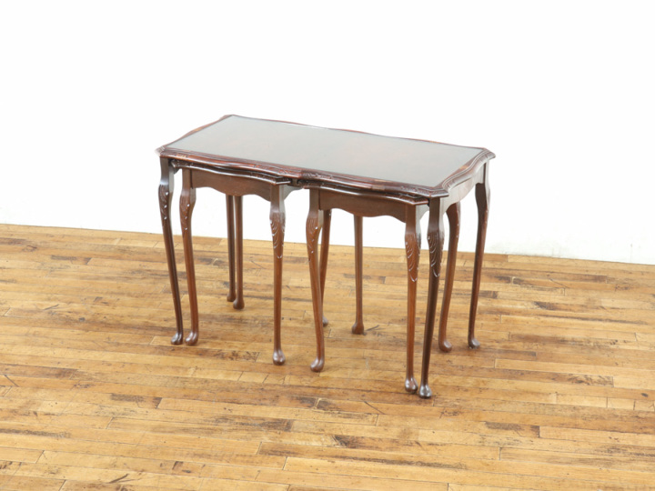 アンティーク　ネストテーブル 前から出すタイプ コーヒーテーブルタイプのネストテーブル 80549