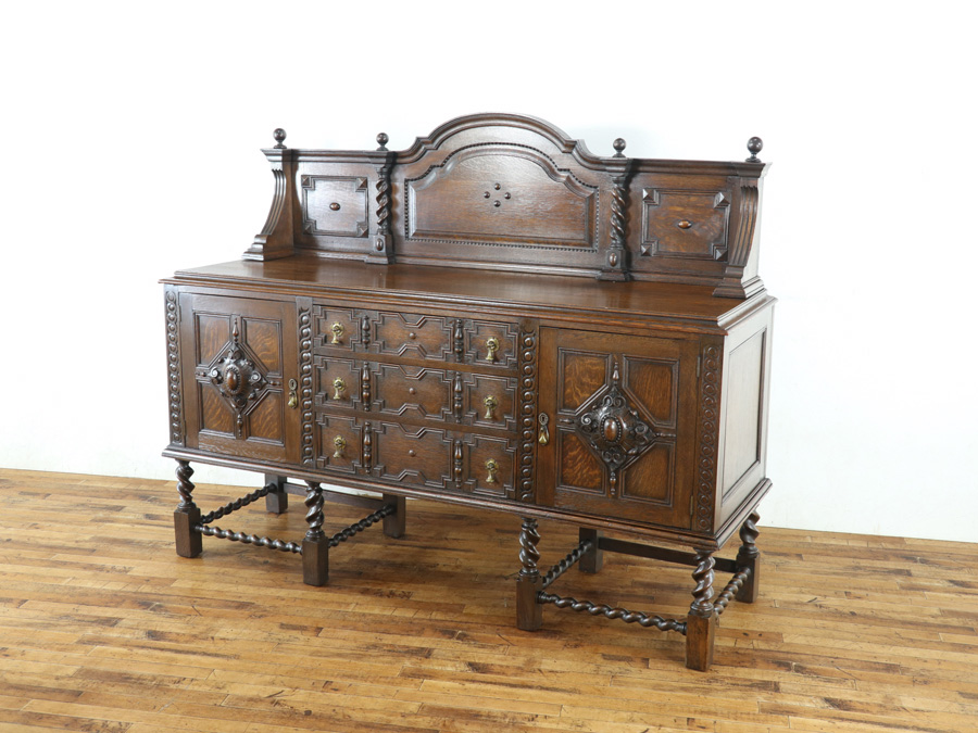 重厚な存在感 イギリスアンティーク サイドボード 80564 アンティーク