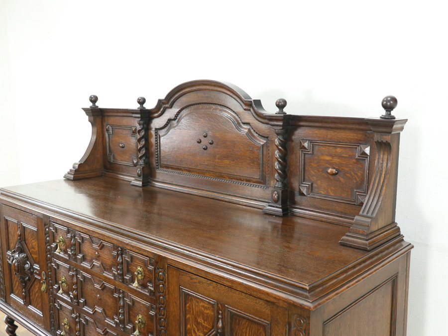 重厚な存在感 イギリスアンティーク サイドボード 80564 アンティーク