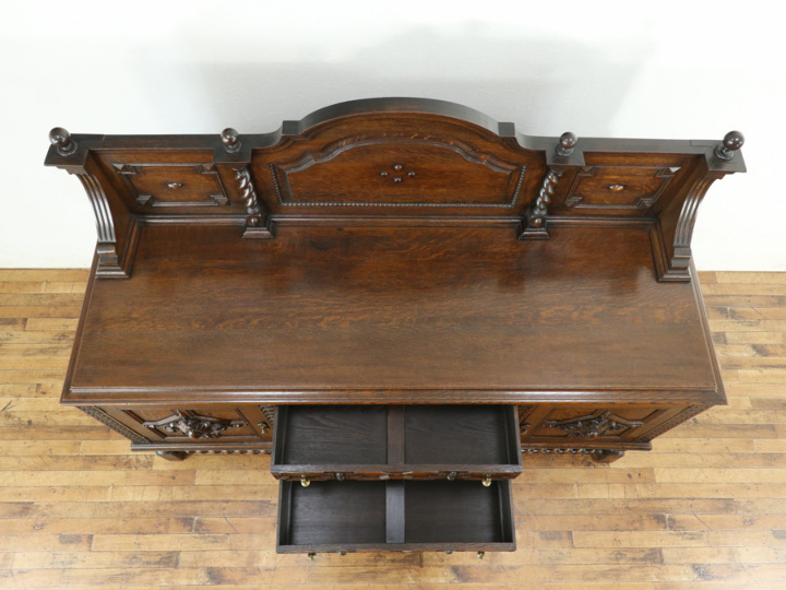 重厚な存在感 イギリスアンティーク サイドボード 80564 アンティーク