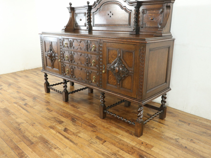 重厚な存在感 イギリスアンティーク サイドボード 80564 アンティーク