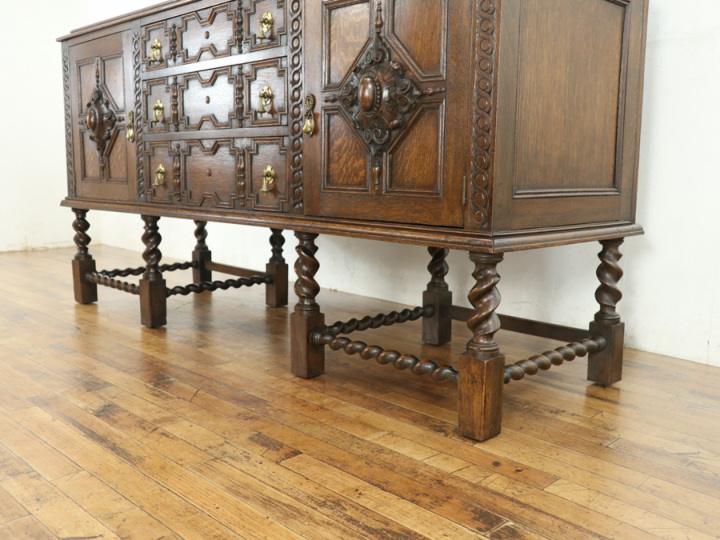 重厚な存在感 イギリスアンティーク サイドボード 80564 アンティーク