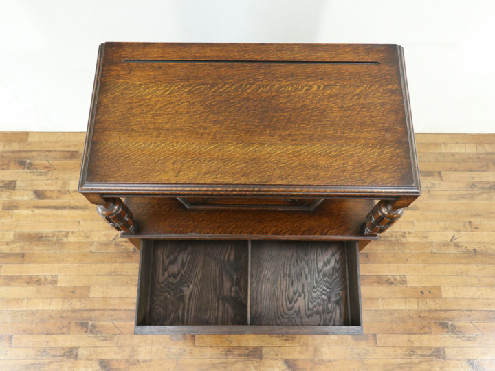 引き出しになっているのもポイント コートカップボード 80590