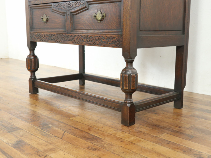 引き出しになっているのもポイント コートカップボード 80590