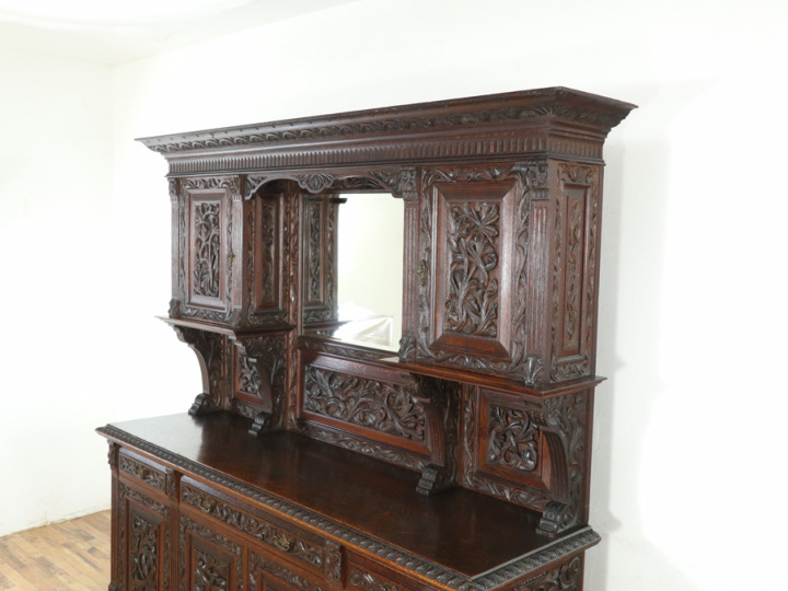 イギリスアンティーク家具 素晴らしい彫刻 ミラーバックキャビネット