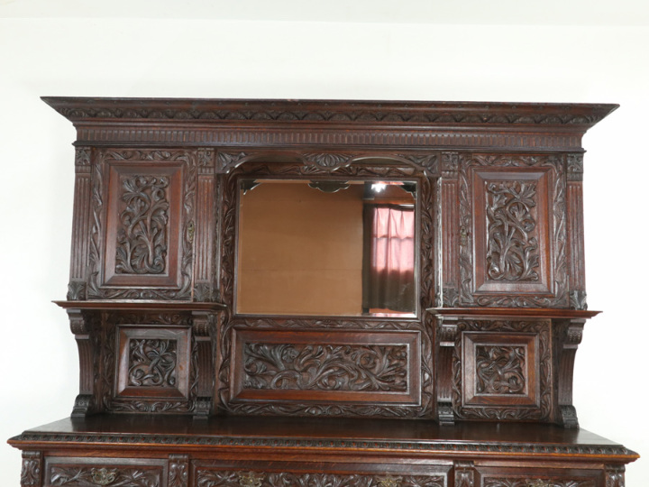イギリスアンティーク家具 素晴らしい彫刻 ミラーバックキャビネット