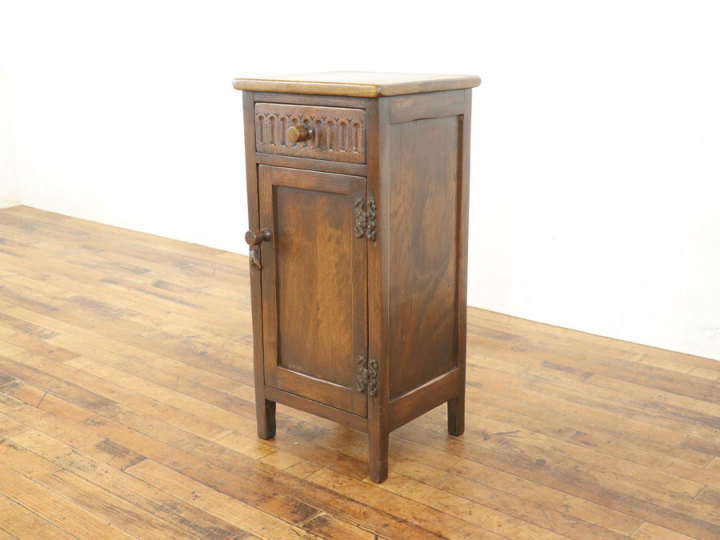 味わいが個性を生む ナイトテーブル 80639 アンティーク家具 ウェブ