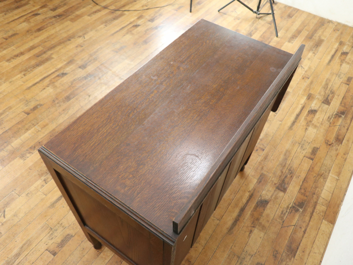 シンプルなようで個性的 チェスト 80743 アンティーク家具 ウェブ