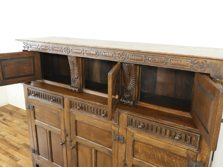 奥行き浅めのサイズも魅力 コートカップボード 80799 アンティーク家具